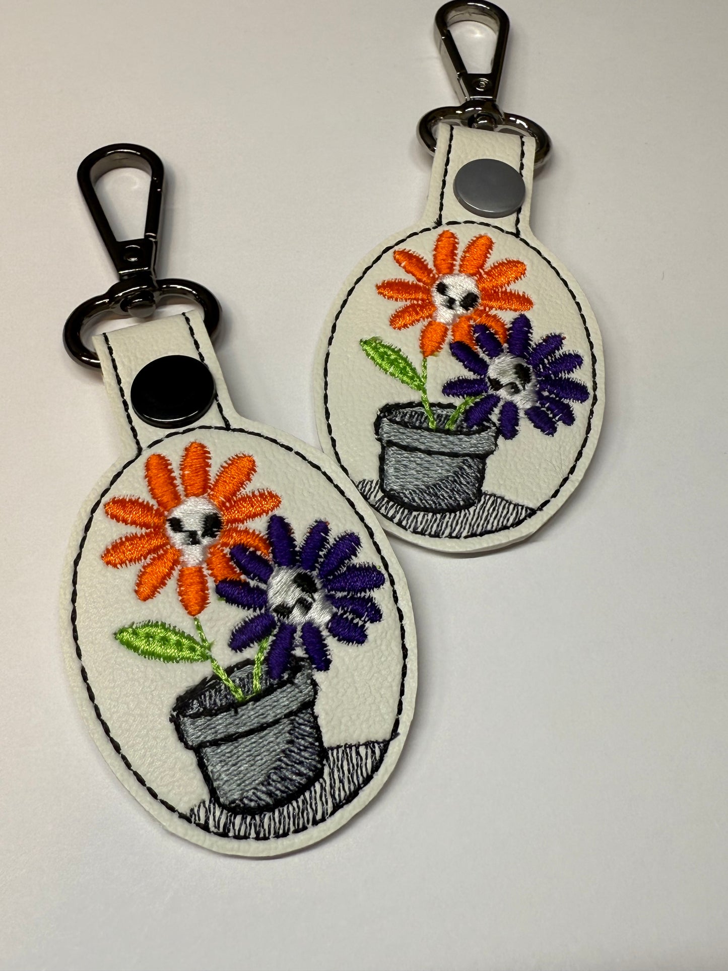 Skull Flowers In Pot Key Fob