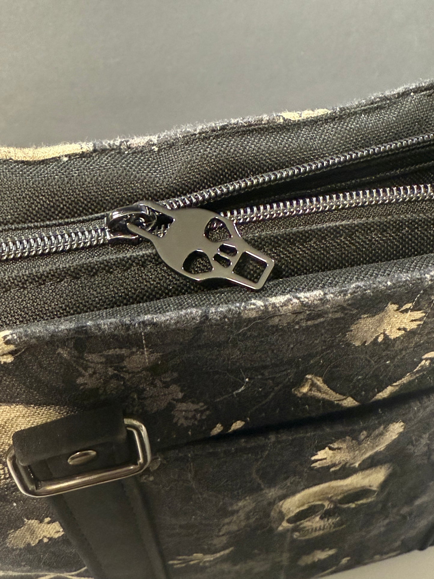 Skull and Crossbones Mr. Heckles